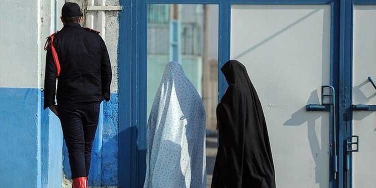 وتواجه السجينات مشكلة في توفير أدوات النظافة، نظرًا لأنه لا يوجد أي متجر مخصص للنساء. 