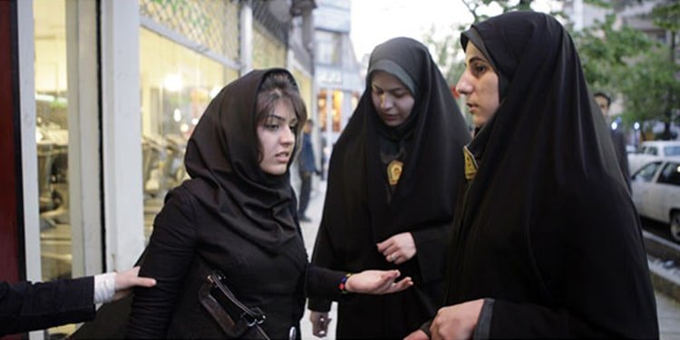  وفي عام 1983 تم سن قانون الحكم بعقوبة الـ 74 جلدة بتهمة عدم الالتزام بارتداء الحجاب. 