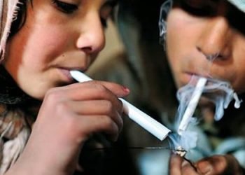 سن الإدمان في إيران ينخفض إلى 8سنوات، كارثة صادمة في حكم الملالي