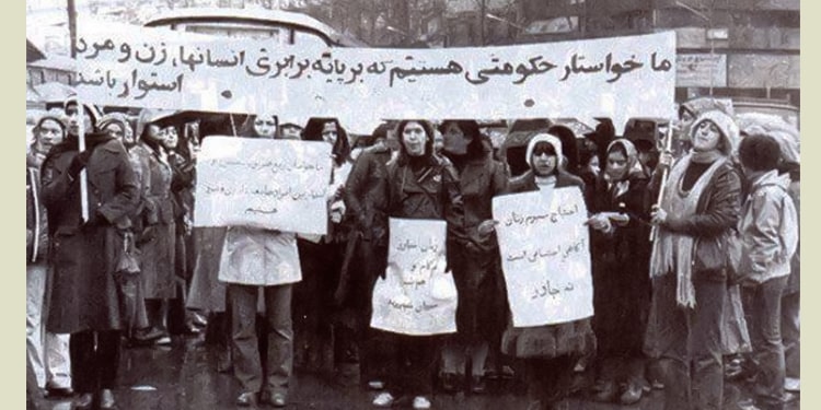 شهر على الإطاحة بديكتاتورية الشاه على أيدي الشعب الإيراني، كانت النساء أول شريحة من سمع صوت الاستبداد وتقييد الحريات الفردية.