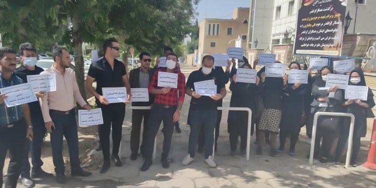 ممرضات في إيران يهتفن: البطالة ليست جزاء تضحياتنا ويطالبن بحقوقهن