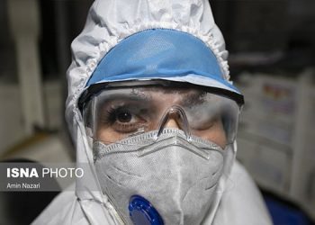 معدلات الإصابة في إيران مرتفعة، ورواتب الممرضات والطاقم الطبي منخفضة