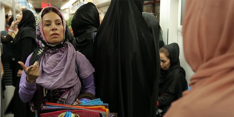 كيف يتم التعامل مع الباعة المتجولين؟