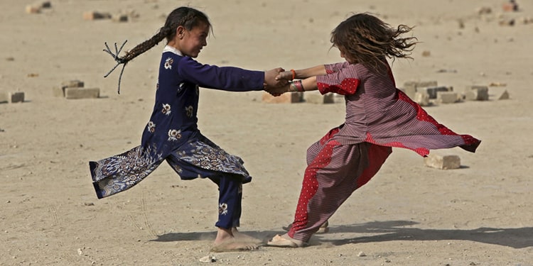 الفقر والتهميش من الأسباب الرئيسية للزواج المبكر.