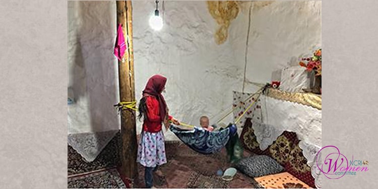 سعیدة، الفتاة التي أُجبرت على الزواج من رجل يبلغ من العمر 42 عاماً وهي في سن العاشرة، وتطلقت بعد عام ونصف من الزواج ولدیها طفل منه.