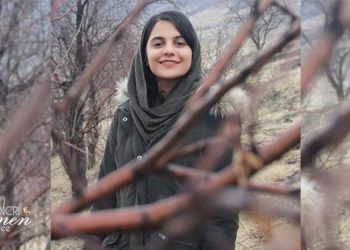 توجيه تهمه ”العمل الدعائي ضد النظام“ على السجينة السياسية فروغ تقي بور ووالدتها