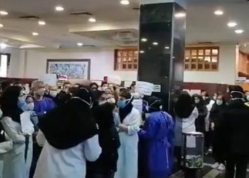 احتجاجات واسعة للممرضين والمعلمين والمتقاعدين في المدن الإيرانية الملتهبة