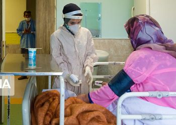 ارتفاع معدل الإصابات ووفاة ربات البيوت بسبب تصاعد تفشي وباء كورونا في إيران