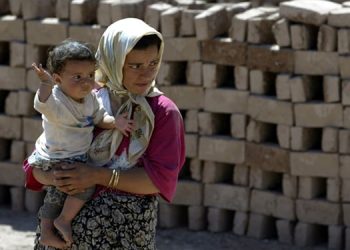 النساء العاملات الموظفات في المهن غير رسمية هن أول ضحايا وباء كورونا في إيران