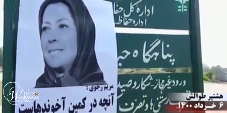 وضع فريقنا لافتة كبيرة في أحد الطرق السريعة منذ أيام قليلة تظهر دعوة مجاهدي خلق للمواطنين إلى مقاطعة الانتخابات