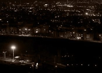 انقطاع التيار الكهربائي والأزمات الأخرى يرهق المواطنين، ويحل الغضب محل الخوف