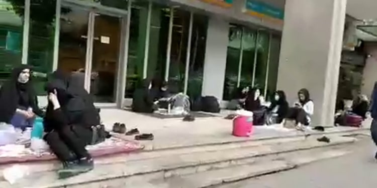  إضراب عمال النفط يمتد إلى 19 مدينة و 82 مصفاة 