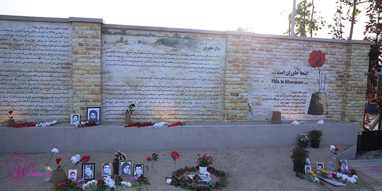 إعادة بناء رمزي لمقبرة ”خاوران“ بأشرف الثالث