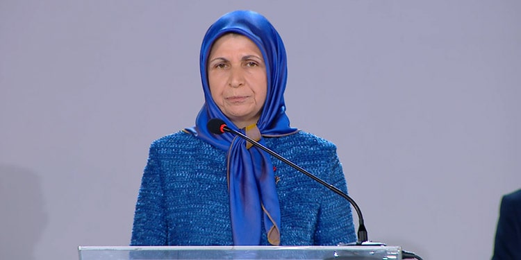 السجينة السياسية السابقة ”مهري حاجي نجاد“