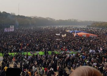 مزارعو اصفهان ينضمون إليهم عشرات الآلاف من مواطني المدينة ويطالبون بحصصهم المائية