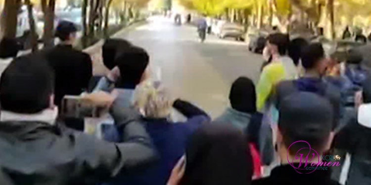 الشابات يتقدمن الصف الأول في الاحتجاجات