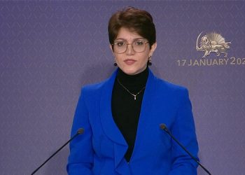 آزاده عالمي تتحدث عن ذكريات مرحلة الطفولة في السجن