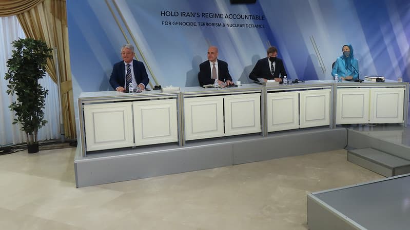 آزاده عالمي تتحدث مرة أخرى عن ذكريات مرحلة الطفولة في السجن