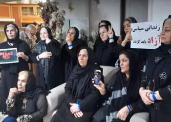 أمهات ضحايا المظاهرات في انتفاضة نوفمبر 2019 يطالبن بمحاسبة مسؤولي النظام