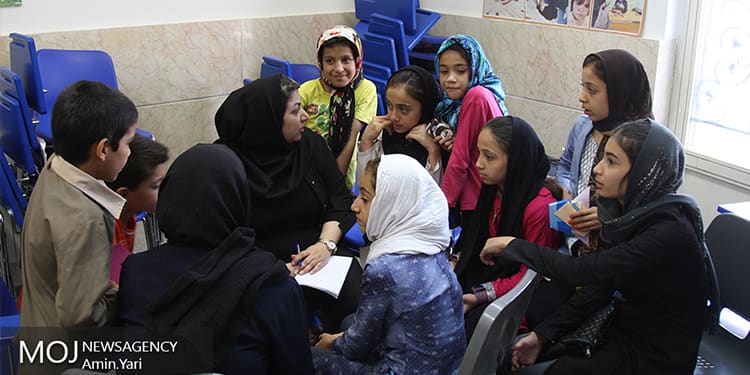 2500 امرأة متضررة يفقدن مأواهن نتيجة لإغلاق مؤسسة "خانه خورشيد"