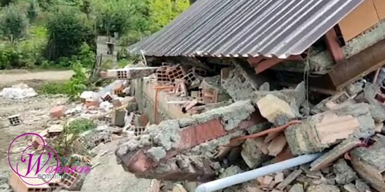 وكانت عناصر الشرطة قبل ذلك قد دمرت بعض المنازل في هذه القرية