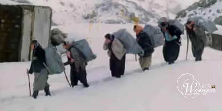 إقصاء وعزل مزدوج لمعيلات يزاولن مهنة العتالة