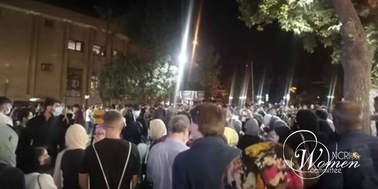 المرأة الشجاعة في مدينة شهركرد تتصدَّر الصفوف الأولى في الاحتجاج على شُح المياه 