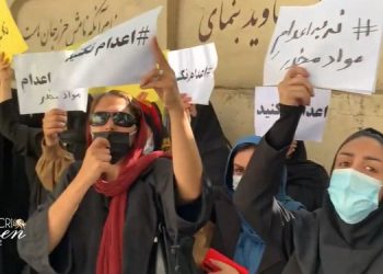 عوائل السجناء المحكوم عليهم بالإعدام تطالب بوقف أحكام الإعدام في إيران