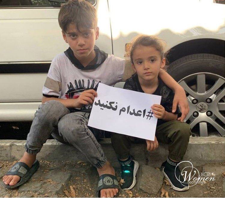 ويتظاهر أكثر من 300 شخص منذ الأربعاء أمام مكتب السلطة القضائية في طهران مطالبين بوقف تنفيذ حكم الإعدام