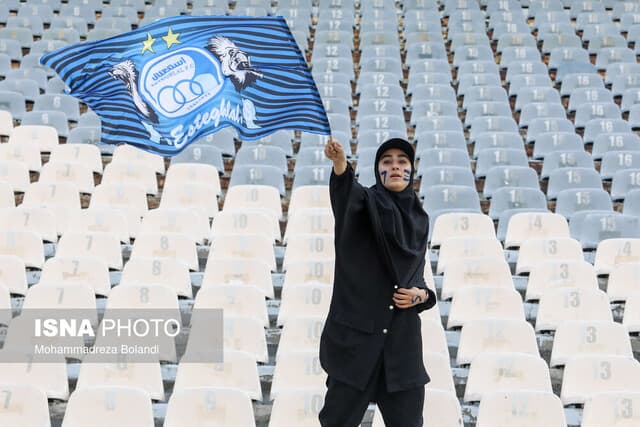 500 مقعد فقط حصة الفتيات المشجعات لفريق استقلال في الملعب بسعة مائة ألف مقعد 