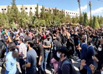 اليوم السابع عشر للانتفاضة في إيران – مقتل 400شخص و 20.000 معتقل