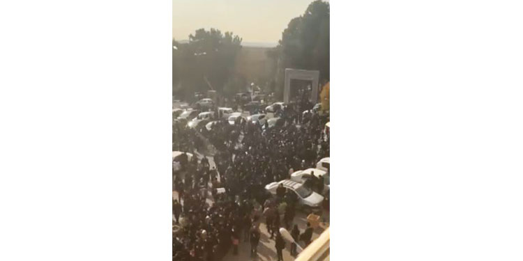 واشتبكت القوات الأمنية مع الطلاب المتظاهرين في عدة جامعات