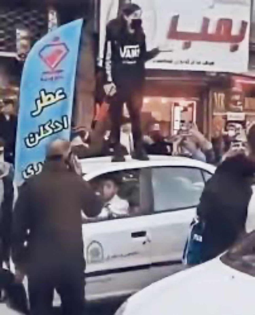 ورد أن نداء بيات قُتلت في 26 نوفمبر 2022 بعد اعتقالها أثناء احتجاجات في زنجان بالأيام الأولى للإنتفاضة