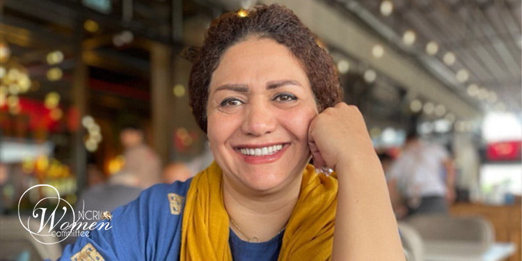 ”زهراء حسني آبيز“ وهي أخصائية نفسية ومديرة مركز استشاري 