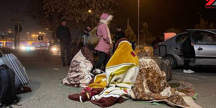 قال مواطن من خوي : "الزلزال كان مروعا ، ولم يأتي أحدا من المسؤولين لتفقدنا، نحن في أمس الحاجة إلى الخيام، 
