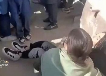 تتواصل عملية تسميم فتيات المدارس في إيران، بينما النظام يُنكِرُ ذلك