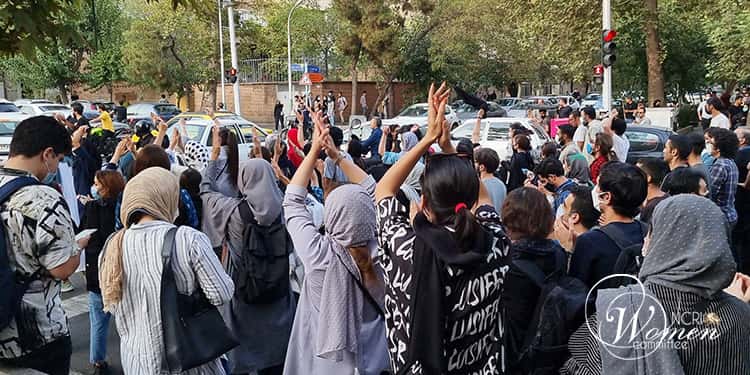 شباب إيران شُعلة لن تنطفىء حتى نصب عرش الحرية في إيران