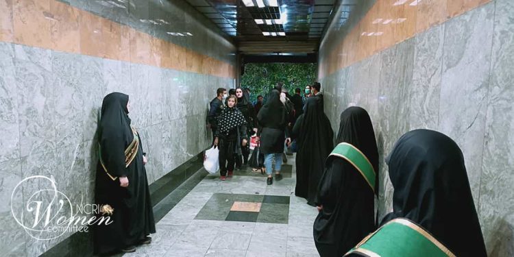 تمركز المزيد من حارسات الحجاب في محطات مترو طهران