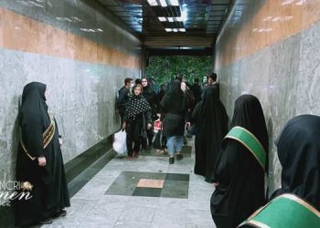 وثيقةٌ سرية تُخبر عن توظيف 2850 حارسة حِجاب في محطات مترو طهران