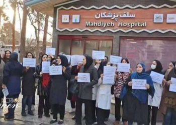 ممرضات مستشفى مهديه يحتججن على رواتبهن المتدنية