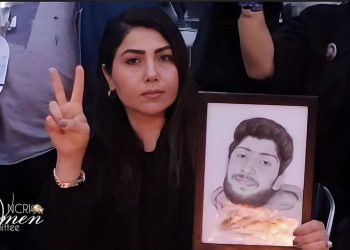 فرزانه برزه کار به دلیل دادخواهی و برداشتن حجاب اجباری محکوم شد