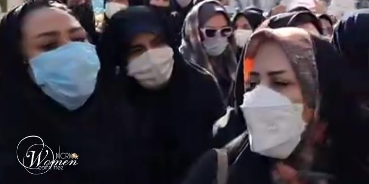 تجمع المعلمين في نظام شراء الخدمة بطهران يطالبون بالأمن الوظيفي والعدالة