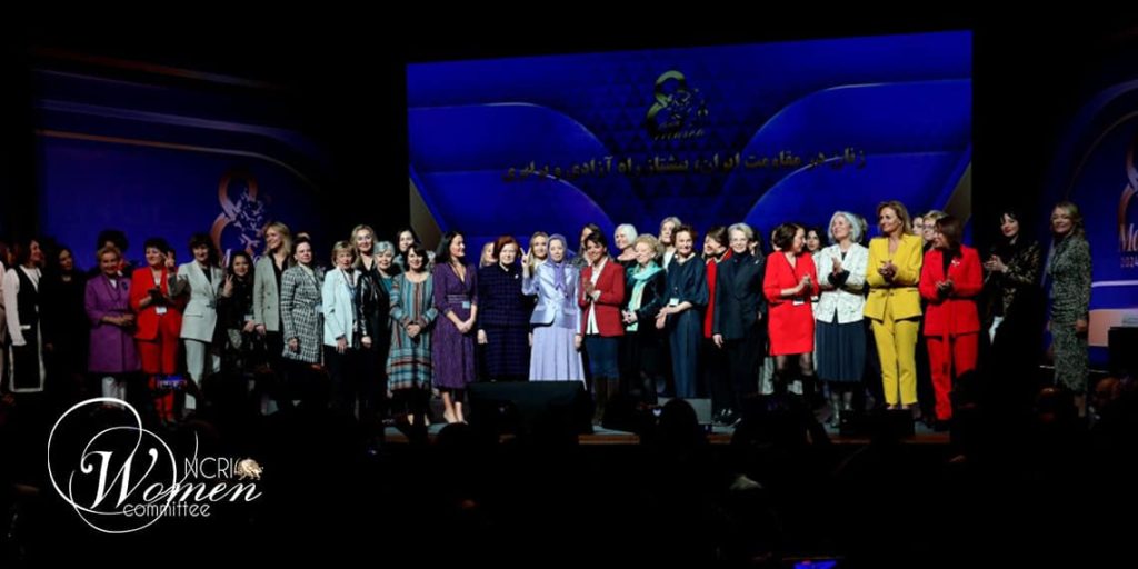 مشارکة النساء الفاعلة والمتکافئة في القیادة‌ السیاسیة ضرورة‌الدیمقراطیة