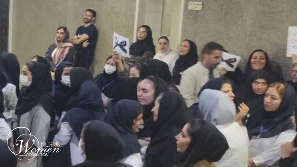 يواصل الممرضون في إيران احتجاجاتهم بسبب تدني الأجور وسوء ظروف العمل