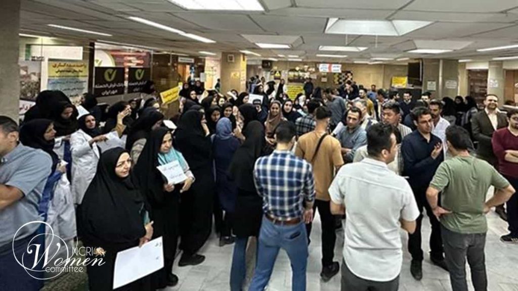 يواصل الممرضون في إيران احتجاجاتهم بسبب تدني الأجور وسوء ظروف العمل