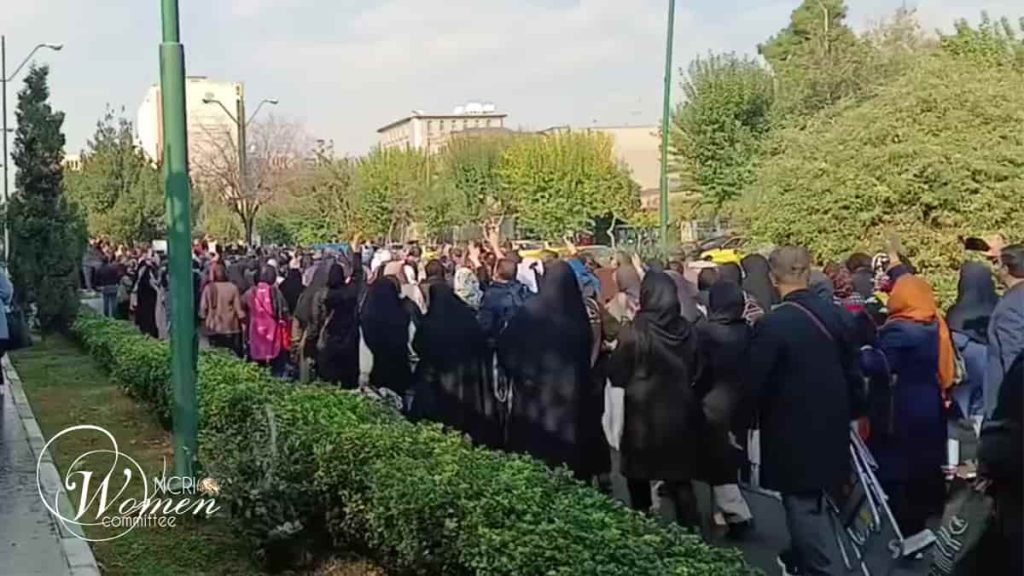 المعلمون المتقاعدون يحتجون: الآلاف يتجمعون للمطالبة بمعاشات تقاعدية عادلة