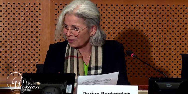 دورين روکماكر: دعم النساء الإيرانيات في مواجهة نظام معادي للنساء