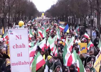 مشاركة نشطة للنساء في المظاهرة الكبرى للإيرانيين في باريس