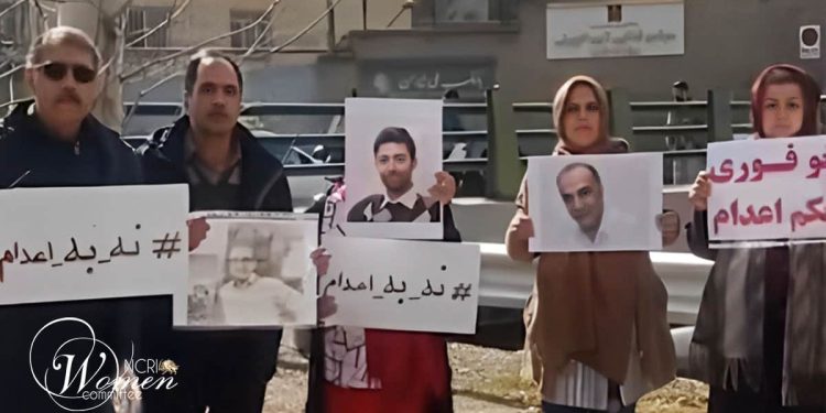 احتجاج عائلات السجناء السياسيين المحكومين بالإعدام أمام سجن إيفين