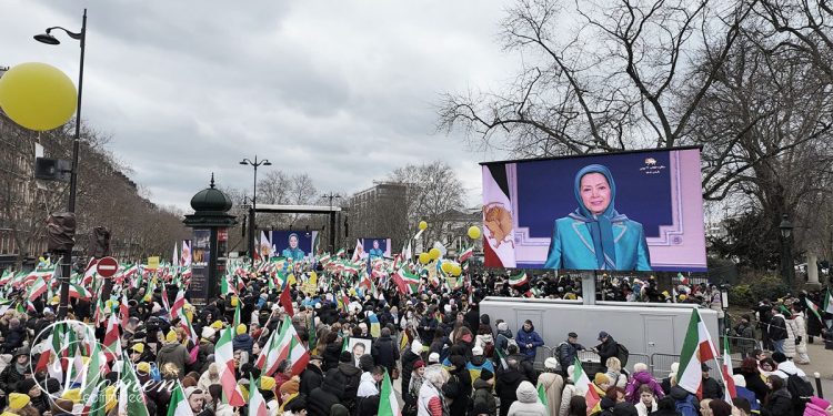 مظاهرة كبرى للإيرانيين في باريس تطالب بإسقاط النظام والديمقراطية في إيران